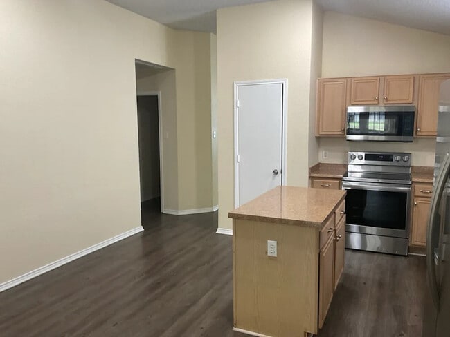 Building Photo - 6312 Fern Meadow Dr