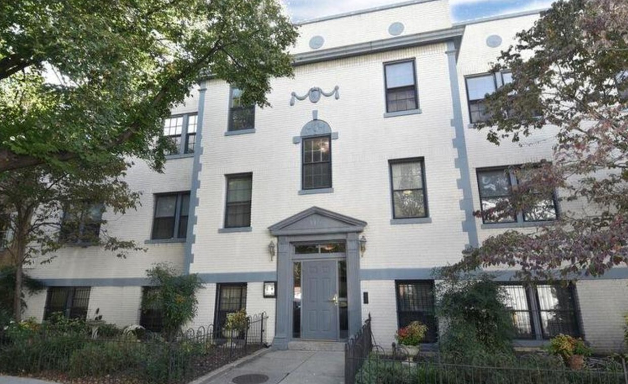 Building - 115 D St SE