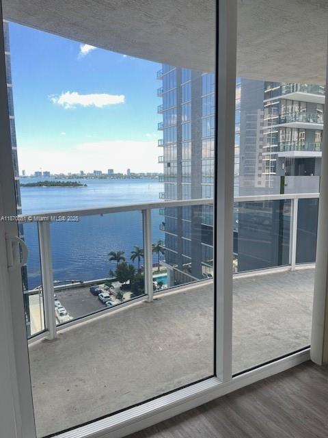 Foto del edificio - 601 NE 23rd St