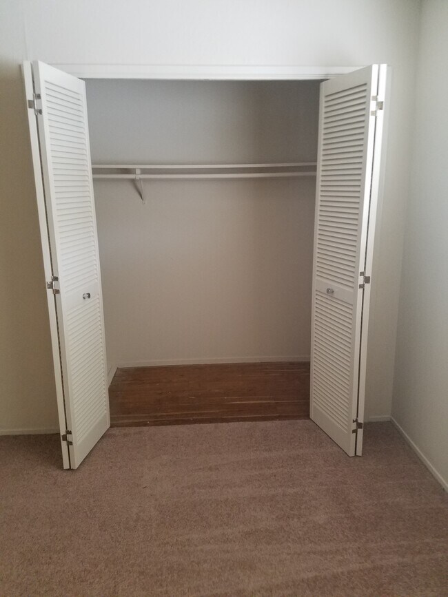 Master Walk in Closet - 15 Baldwin Ct