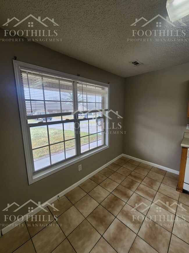 Foto del edificio - 2 Bedroom Duplex off Hwy 29 S