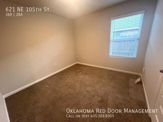 Building Photo - 621 NE 105th St