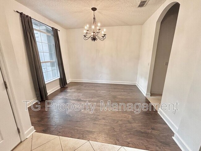 Building Photo - 614 Loire Ct