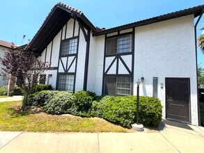 Building Photo - 1013 W Linden St