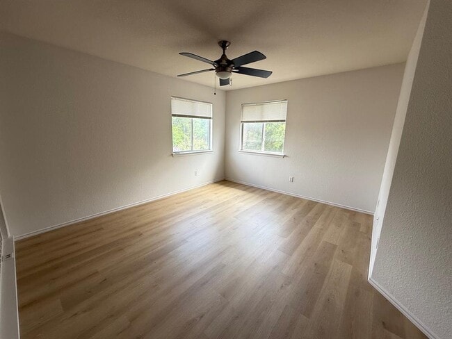 Building Photo - 525 Grey Feather Ct