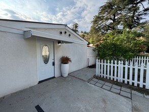 Building Photo - 857 W Edgehill Rd