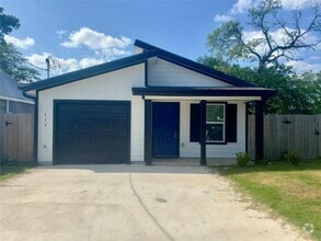 Building Photo - 715 E Live Oak St
