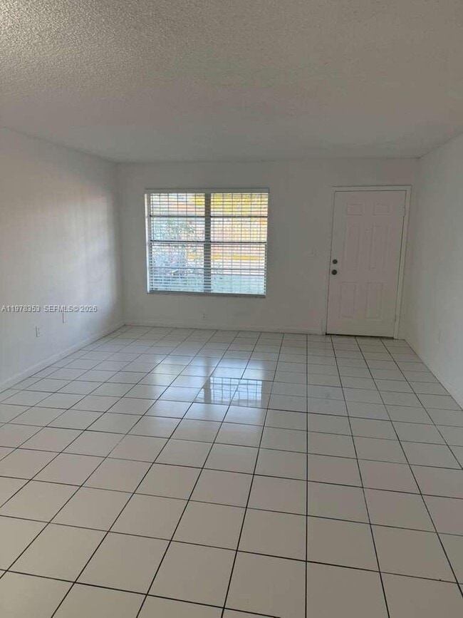 Foto del edificio - 271 NW 177th St