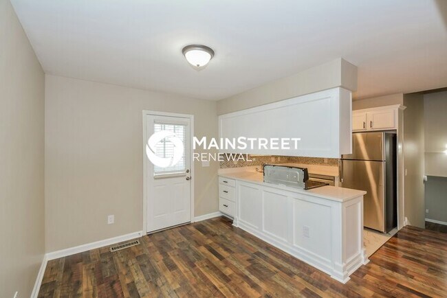 Building Photo - 3 Bedroom Pet-Friendly Home in NASHVILLE, TN with Main Street Renewal