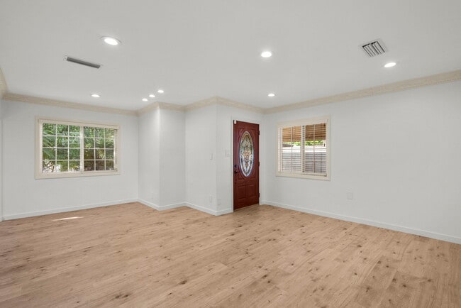 Foto del edificio - 18621 Bryant St