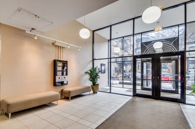 Building Photo - 2740 N Pine Grove Ave