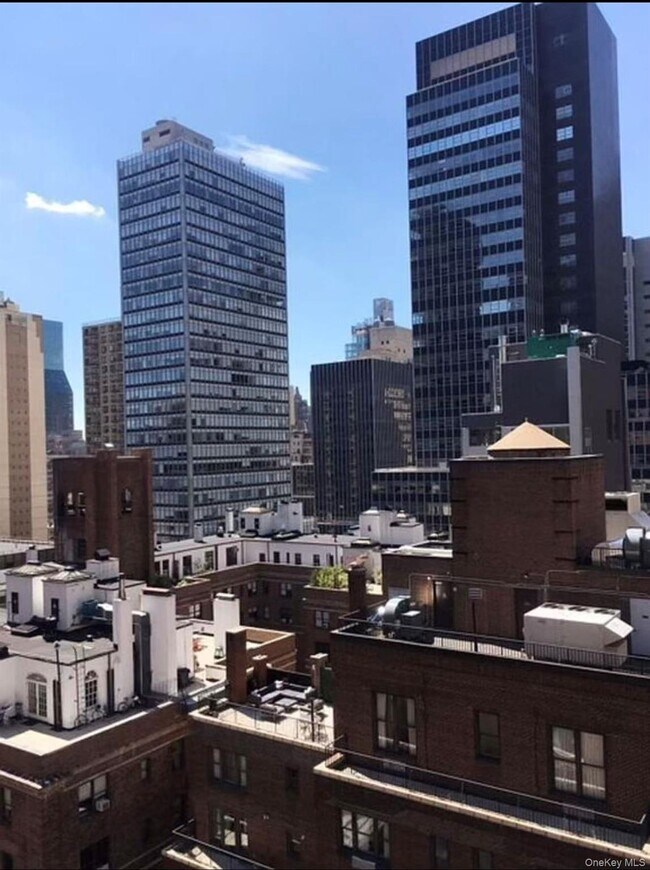 Foto del edificio - 145 E 48th St