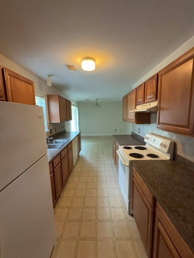 Building Photo - 525 S Maney Ct