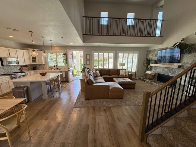 Foto del edificio - MOVE-IN SPECIAL! SUMMERLIN 5BD/3.5BA GATED...