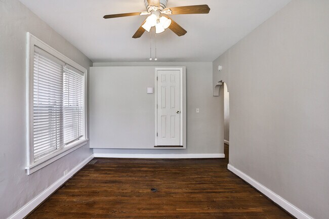Foto del edificio - 6250 North Dr