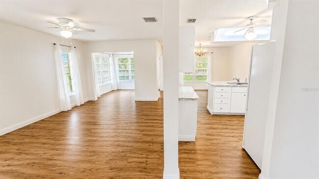 Building Photo - 1624 Whitehead Dr