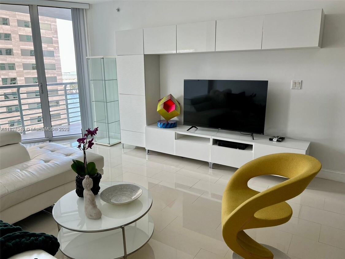 Primary Photo - 335 S Biscayne Blvd