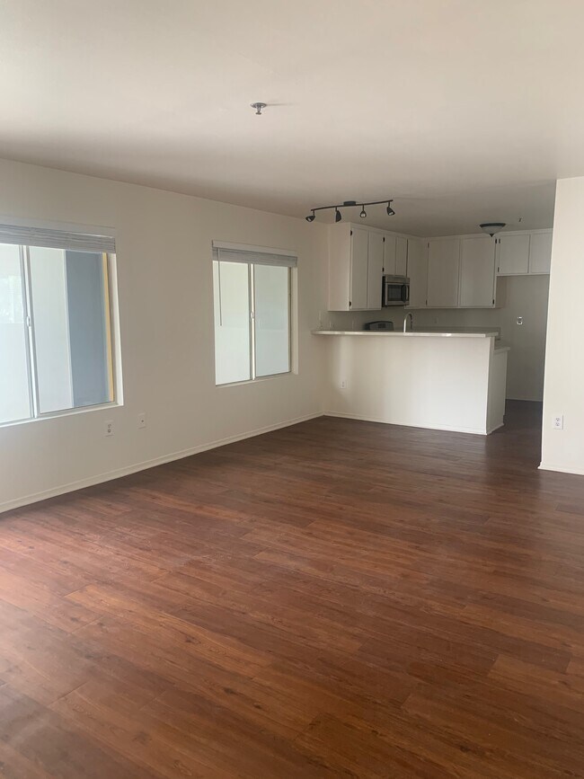 Foto del edificio - 12946 Valleyheart Dr