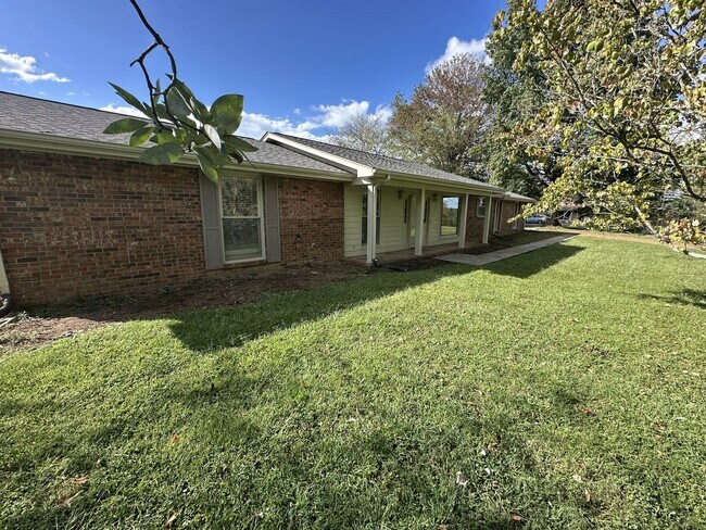 Foto del edificio - 341 Hickory Dr