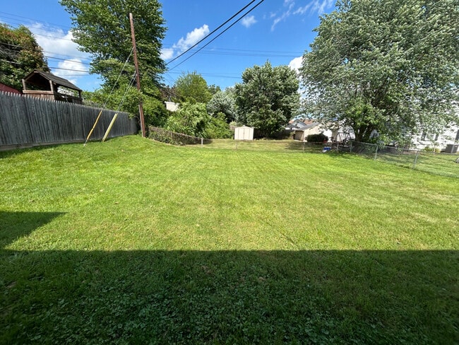 Building Photo - 104 Elmwood Rd