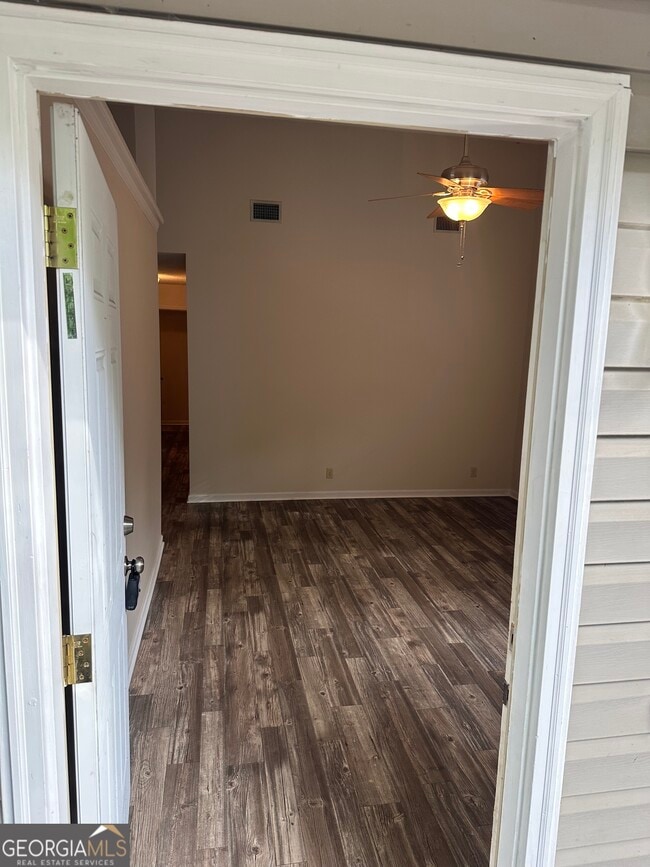 Building Photo - 114 E Lakemont Dr