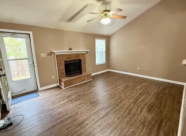 Foto del edificio - 7931 Leverette Way