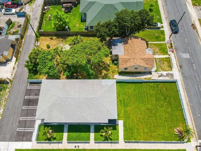 Foto del edificio - 1319 Douglass Ave