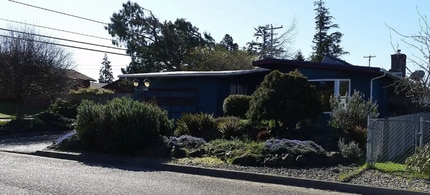 Building Photo - 2419 Clark St