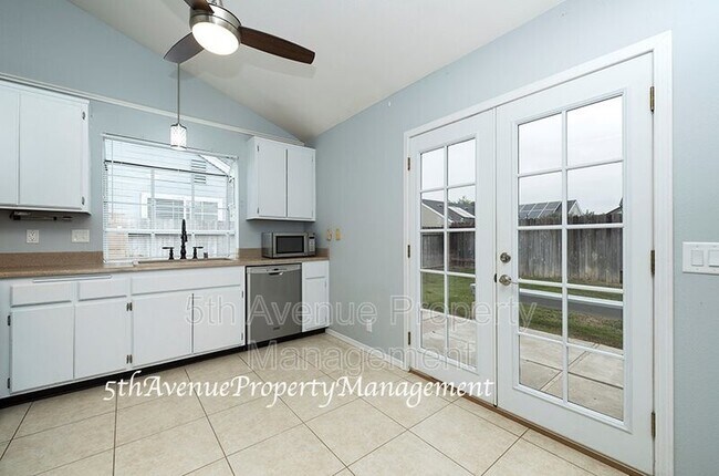 Foto del edificio - 620 Myrtlewood Ct