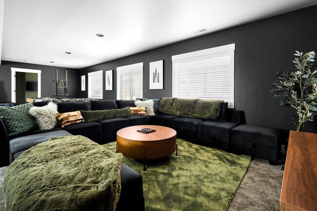 Foto del edificio - 323 Deer Creek Rd