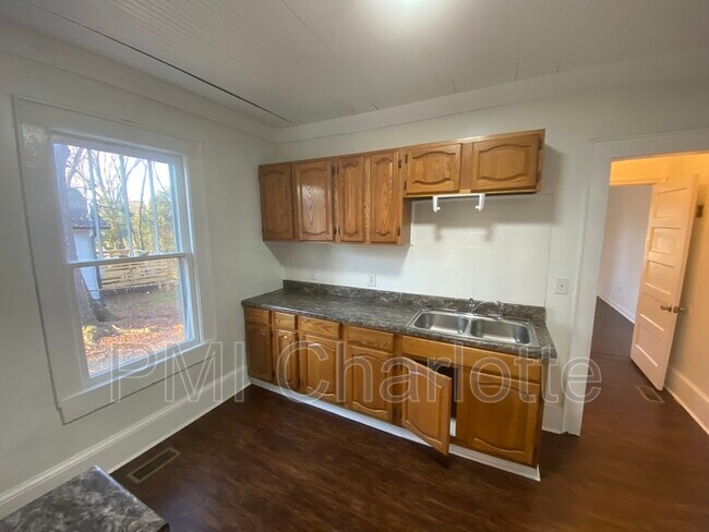 Foto del edificio - 1015 Elm St