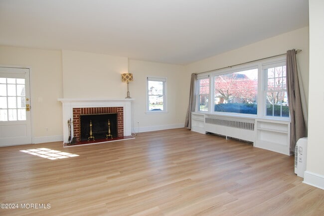 Building Photo - 65 Maple Ave