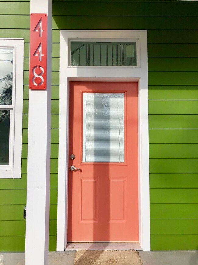 Foto del edificio - 446 Roberts St