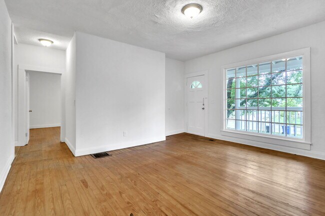 Foto del edificio - 18 Dorsey Blvd