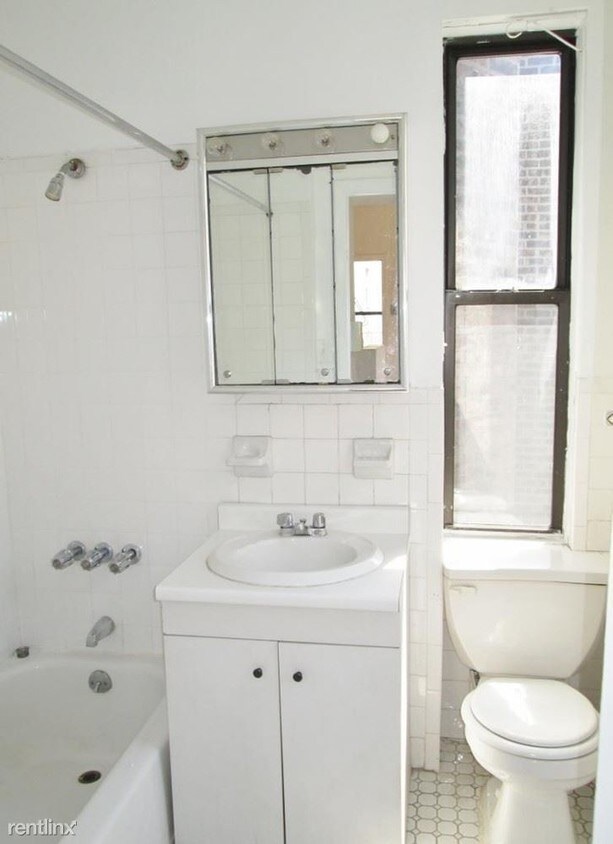 Building Photo - 245 E 62nd St
