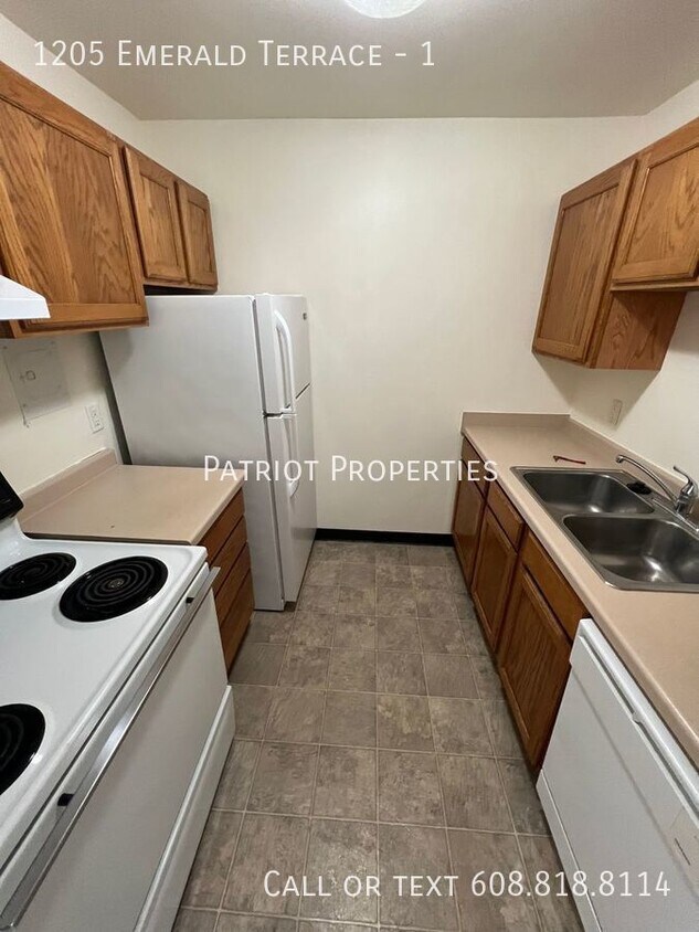 Primary Photo - 1 bedroom/ 1 bath apartment in Sun Prairie...