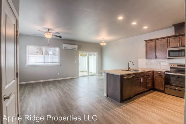 Building Photo - 2401 Woolsey Ln