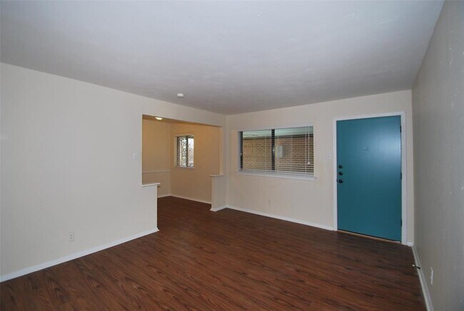 Building Photo - 5004 Live Oak St
