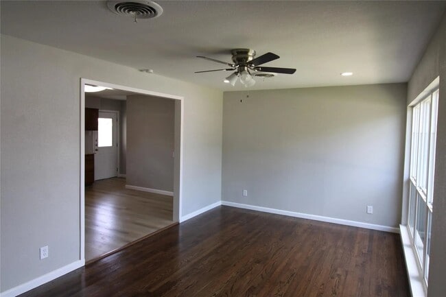 Building Photo - 1727 Waldrop St