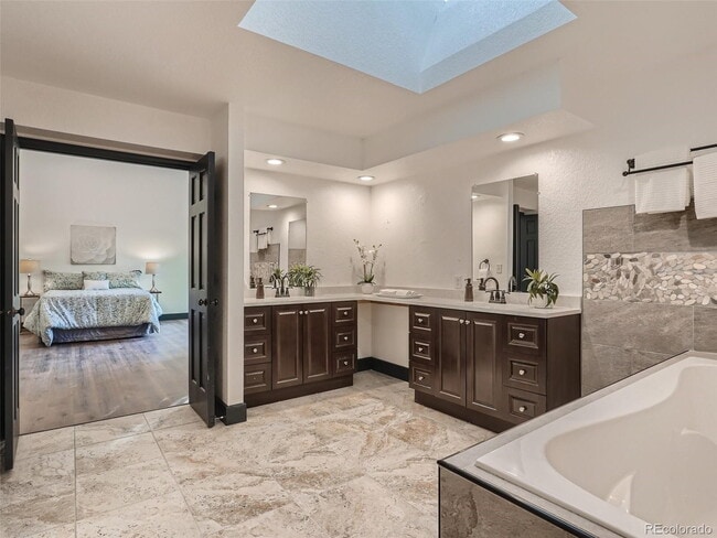 Building Photo - "Spacious 5-Bedroom Retreat with 3 Full Ba...