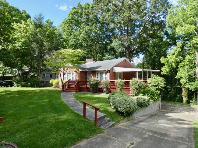 Building Photo - Great Find in Kenilworth!
