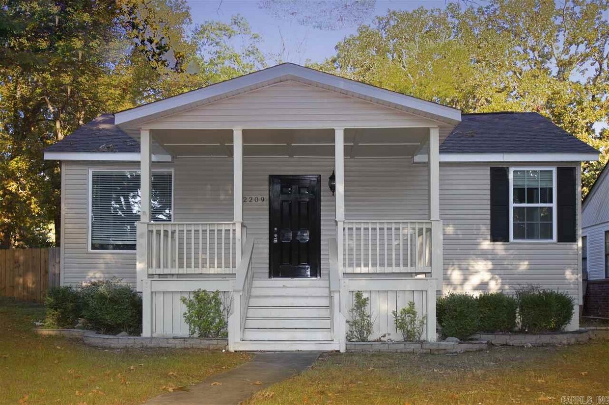 Primary Photo - 2209 S Tyler St