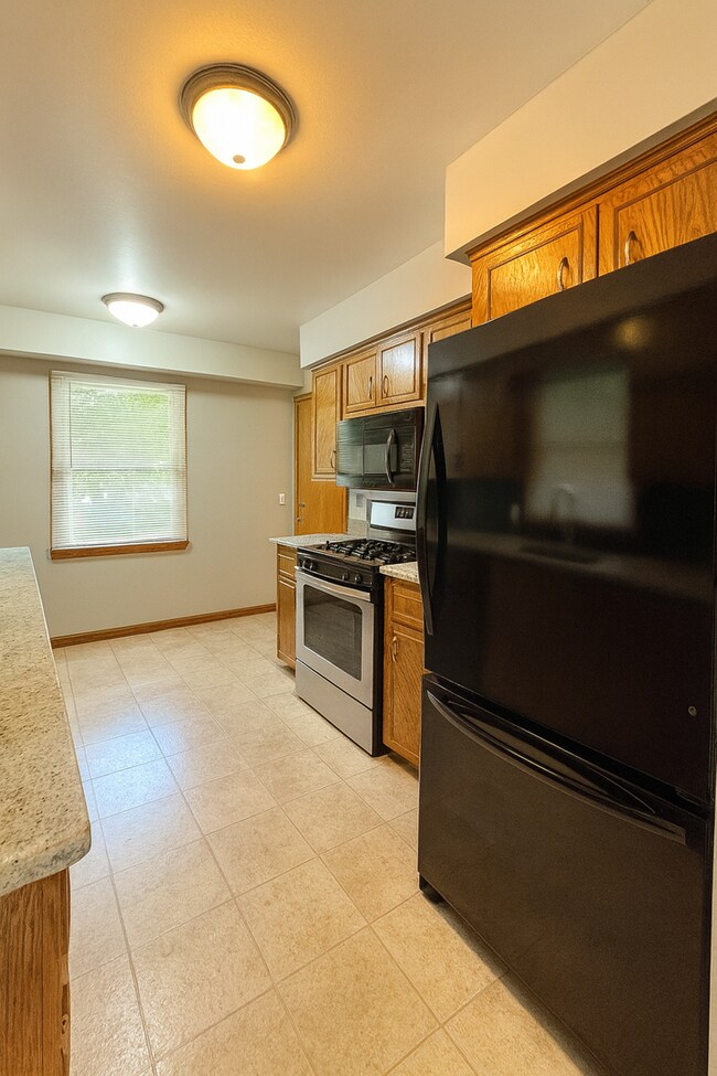 Foto del edificio - COME CHECK-OUT ALL THE UPDATES!  Great crystal home with huge fenced in backyard! Awesome home fo...