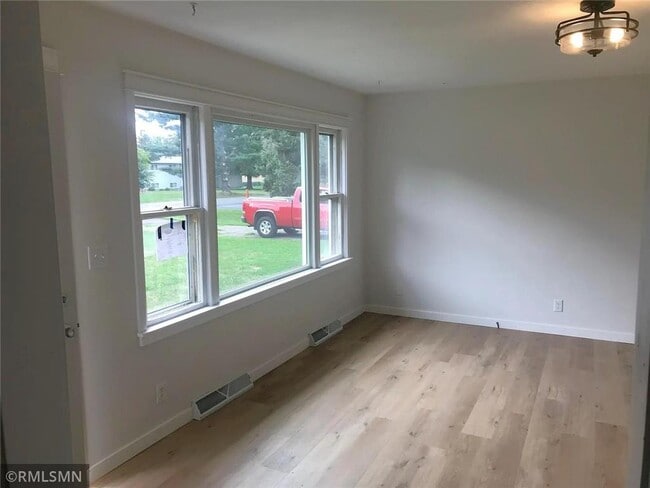 Building Photo - 62 W Woodridge Dr