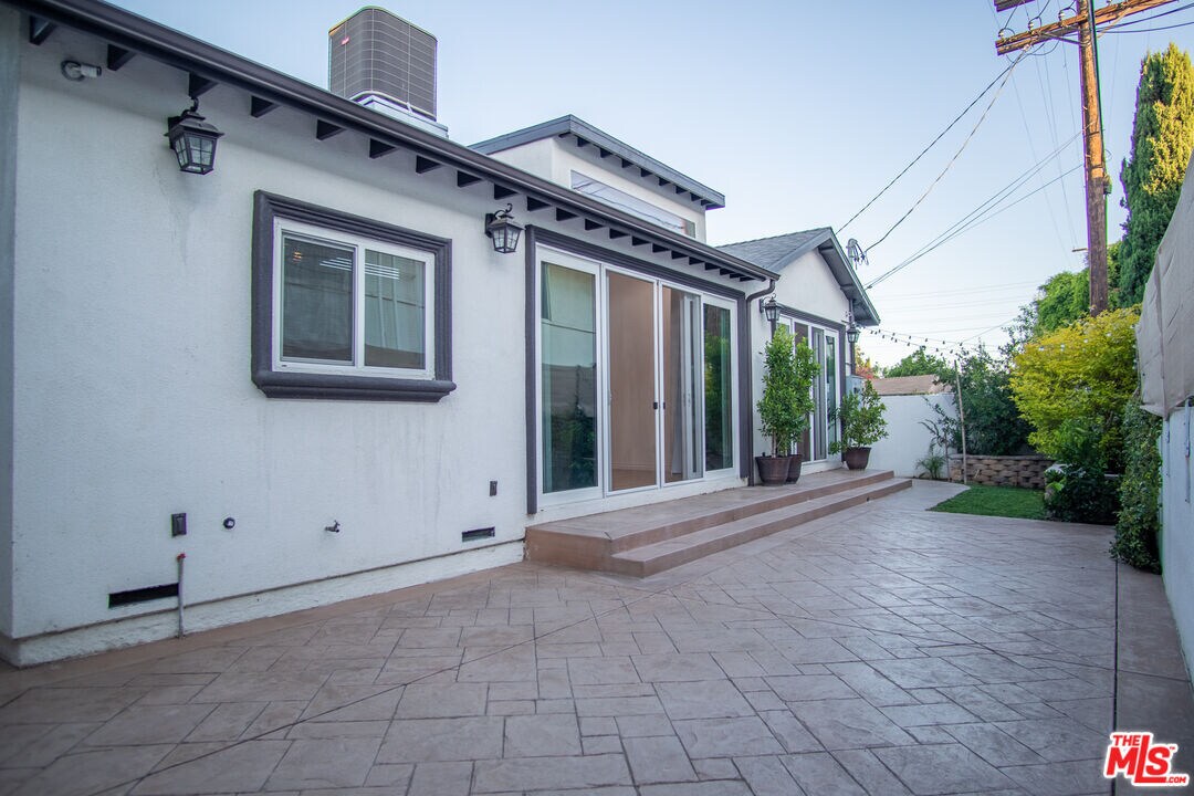 Primary Photo - 6027 Carpenter Ave