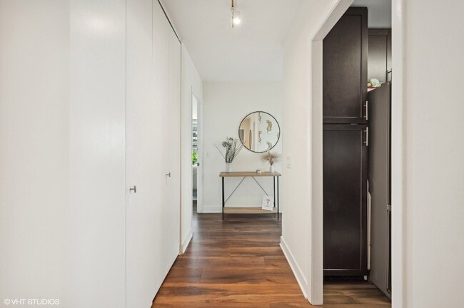 Photo - 1560 N Sandburg Terrace Apartment