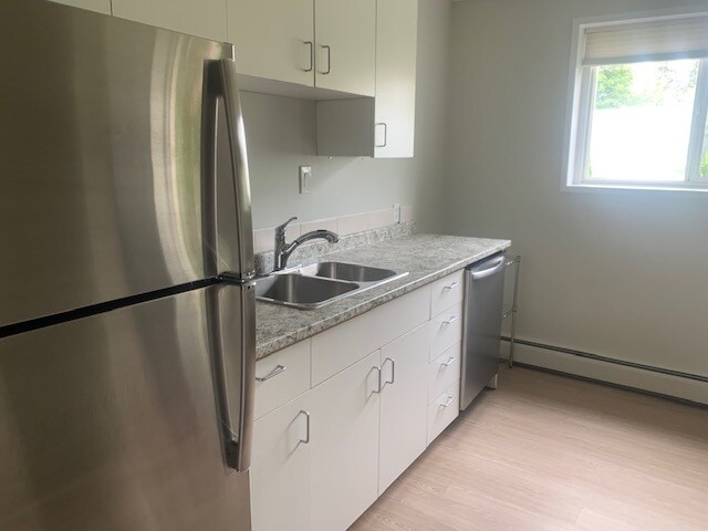 Photo principale - 9502-9599 99 Ave