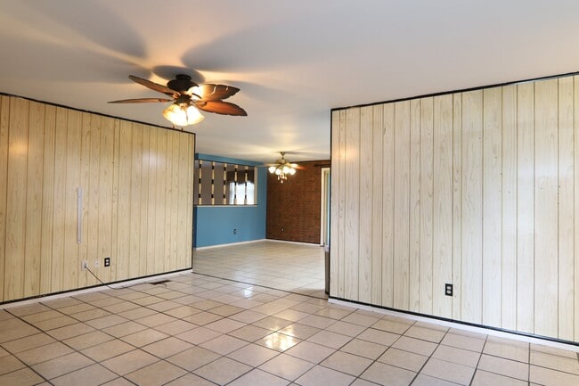 Foto del edificio - 4410 Pennystone Av