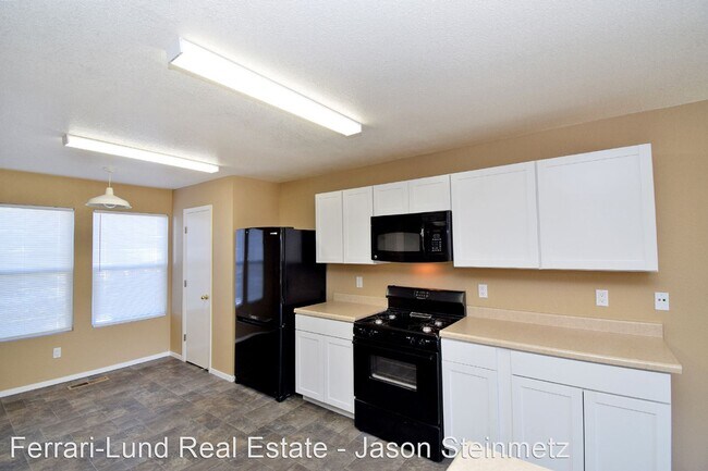 Foto del edificio - 4 br, 3 bath House - 9566 Canyon Meadows Dr.