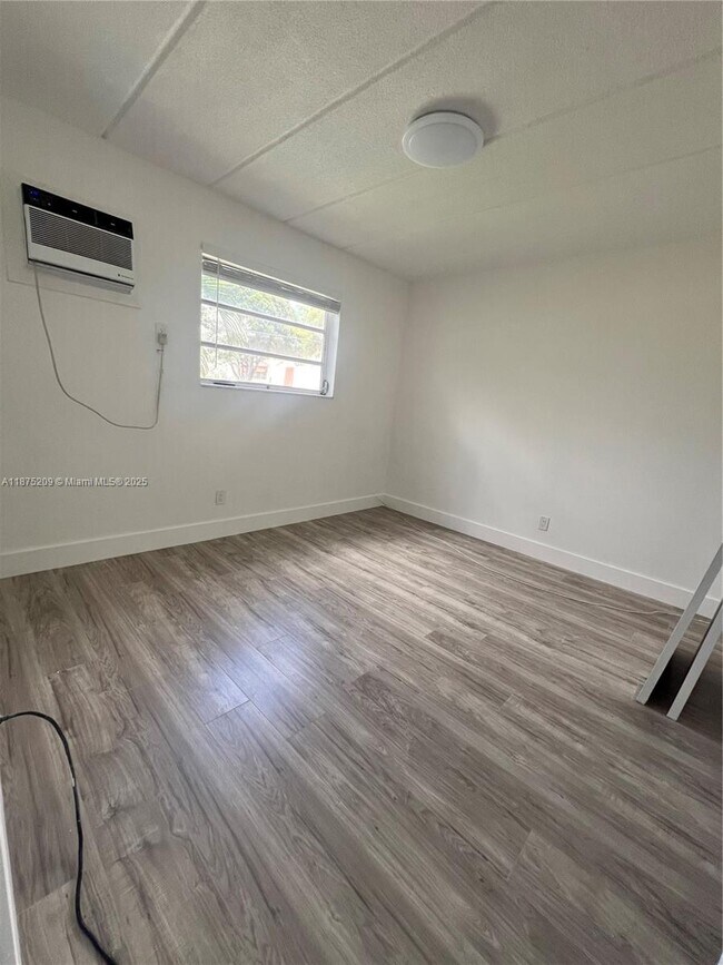 Building Photo - 1235 W 66th St